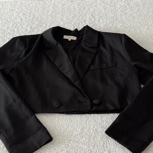 Elegant Black Women's Cropped Blaser